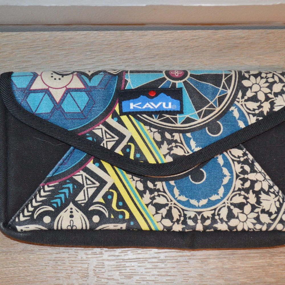 Kavu wristlet clutch